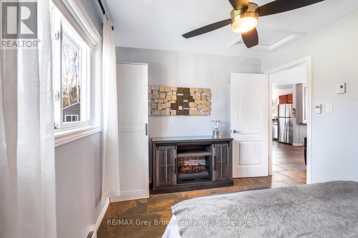 137 Maple Drive, Northern Bruce Peninsula, Ontario N0H 1Z0 - Photo 17 - X12351853