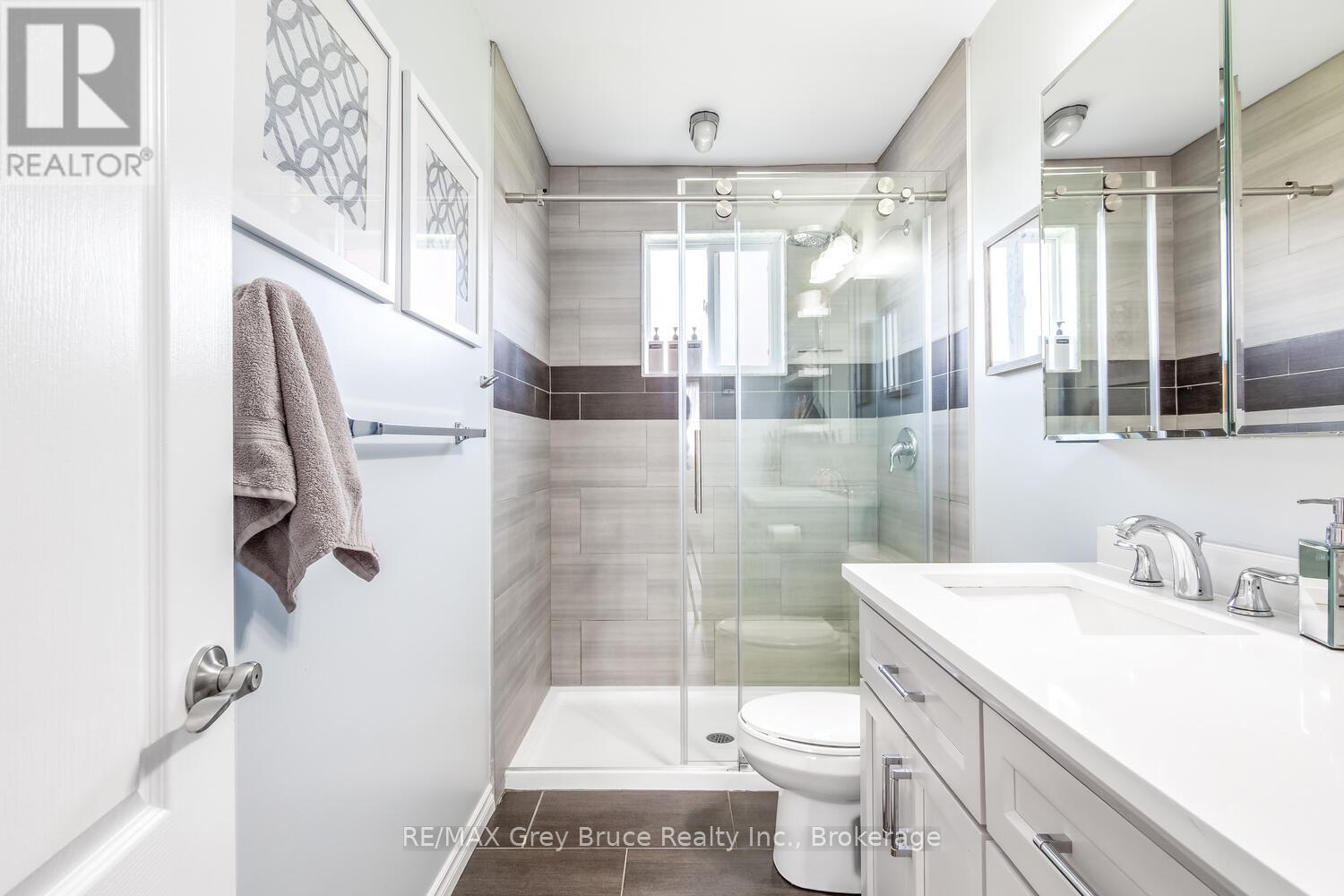 137 Maple Drive, Northern Bruce Peninsula, Ontario N0H 1Z0 - Photo 18 - X12351853