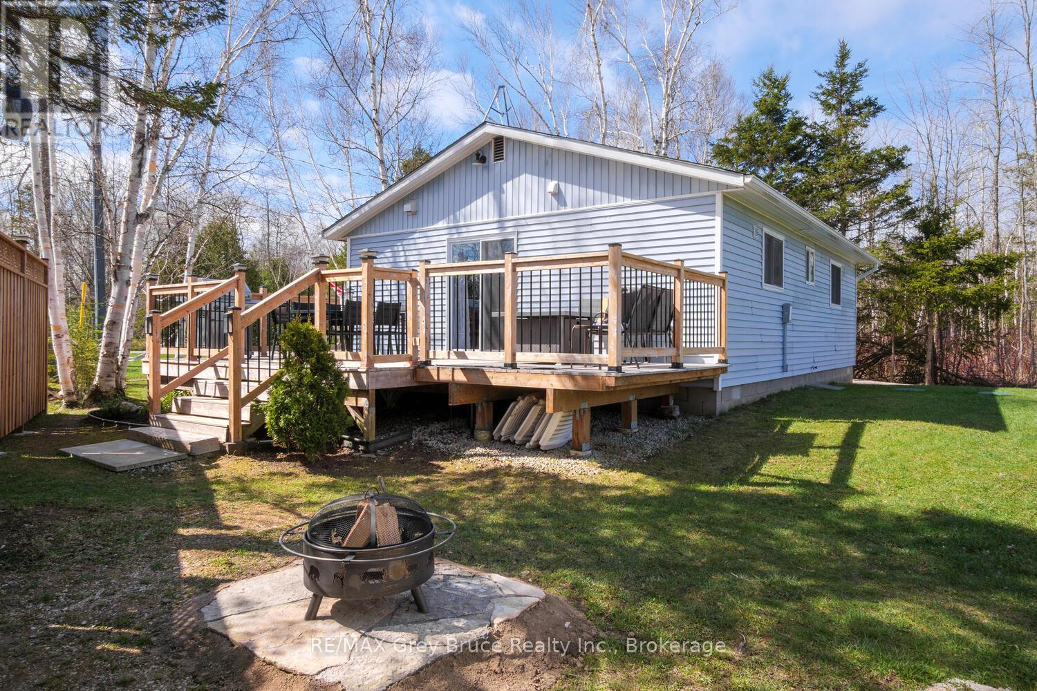 137 Maple Drive, Northern Bruce Peninsula, Ontario N0H 1Z0 - Photo 21 - X12351853
