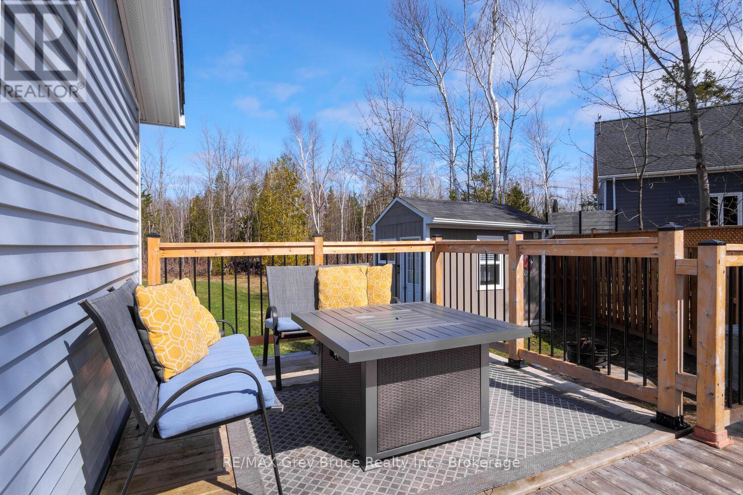 137 Maple Drive, Northern Bruce Peninsula, Ontario N0H 1Z0 - Photo 25 - X12351853