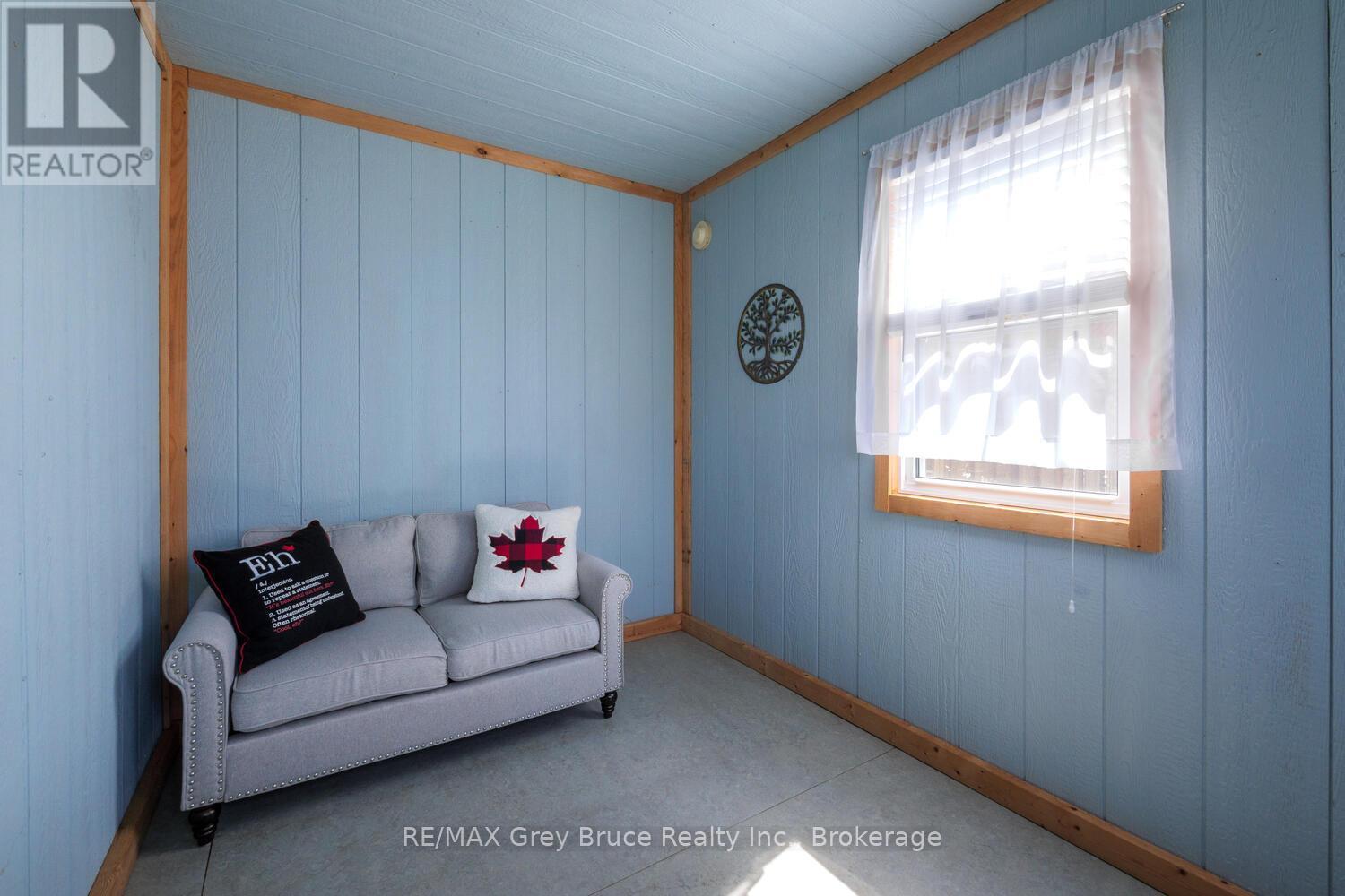 137 Maple Drive, Northern Bruce Peninsula, Ontario N0H 1Z0 - Photo 27 - X12351853