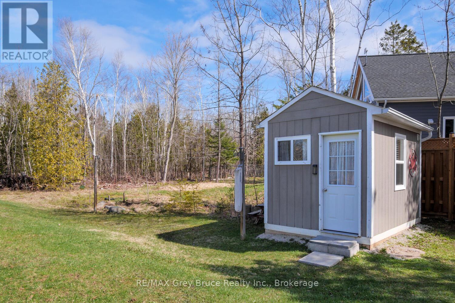 137 Maple Drive, Northern Bruce Peninsula, Ontario N0H 1Z0 - Photo 28 - X12351853