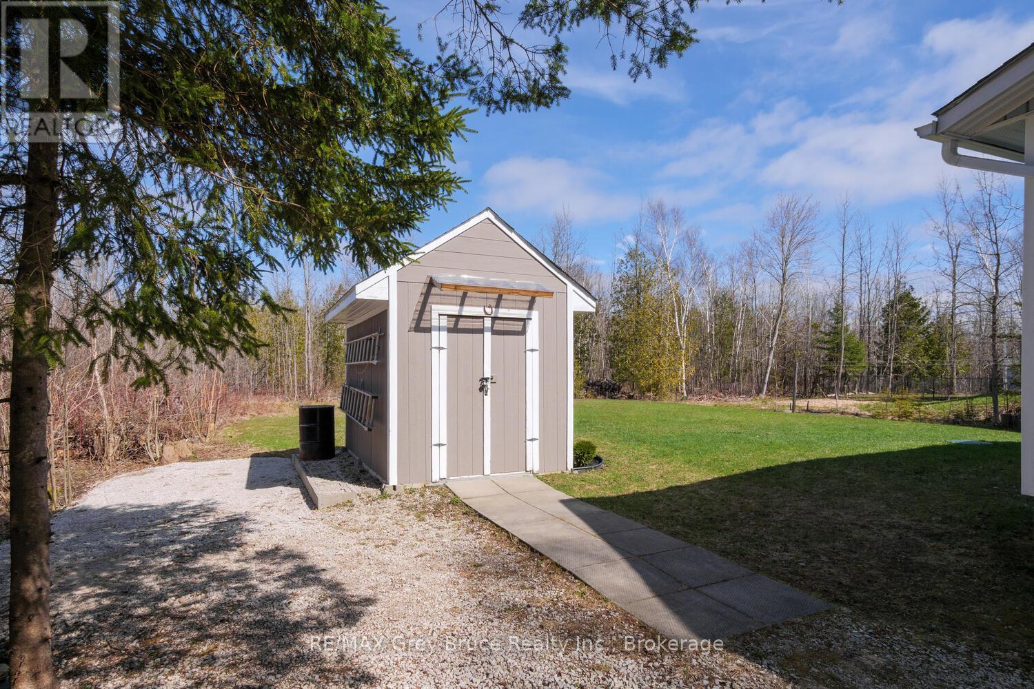 137 Maple Drive, Northern Bruce Peninsula, Ontario N0H 1Z0 - Photo 29 - X12351853