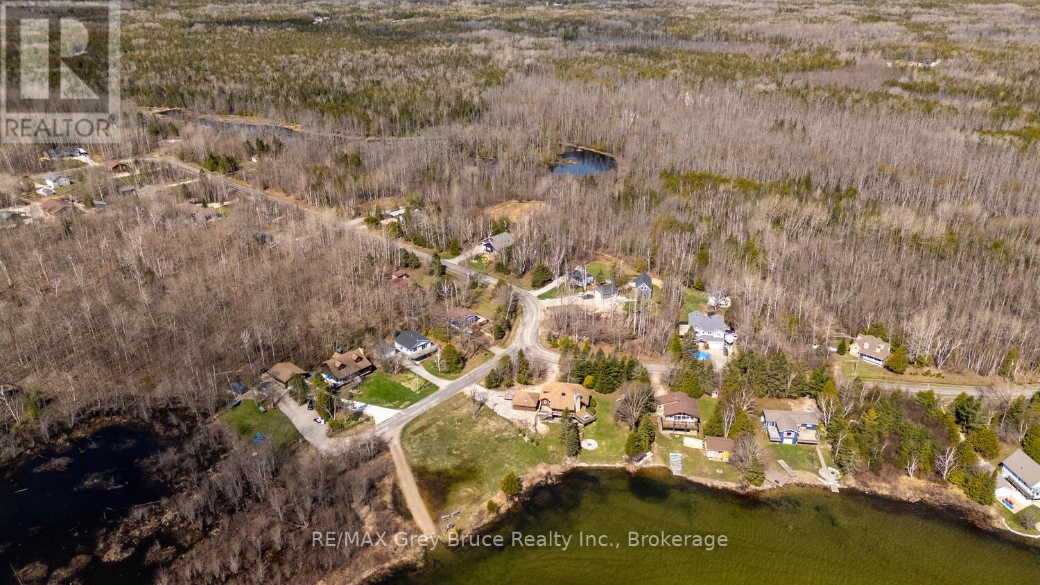 137 Maple Drive, Northern Bruce Peninsula, Ontario N0H 1Z0 - Photo 33 - X12351853