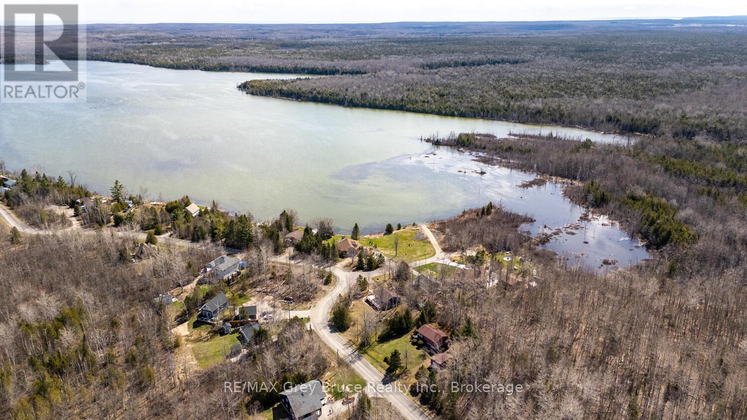 137 Maple Drive, Northern Bruce Peninsula, Ontario N0H 1Z0 - Photo 34 - X12351853