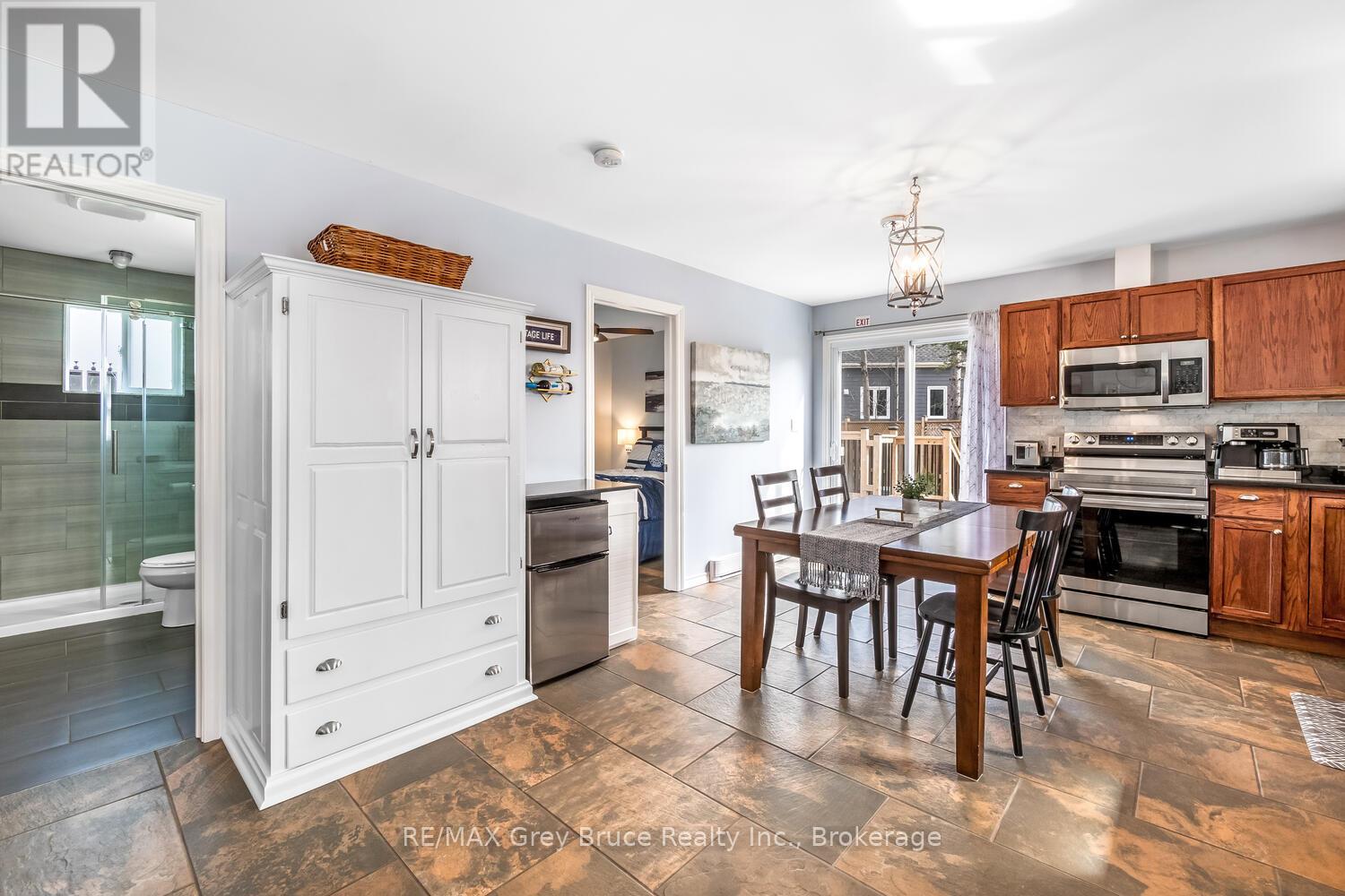 137 Maple Drive, Northern Bruce Peninsula, Ontario N0H 1Z0 - Photo 9 - X12351853