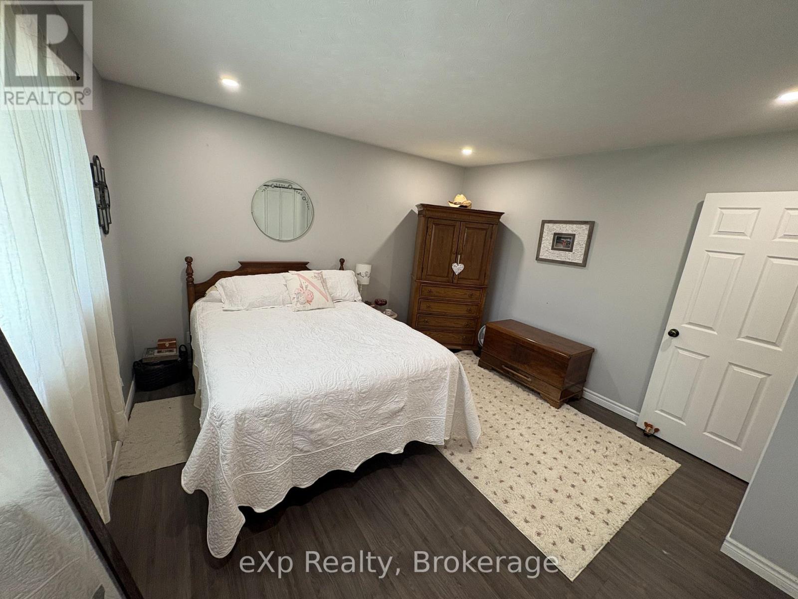 174340 Mulock Road, West Grey, Ontario  N0G 1S0 - Photo 17 - X12351874