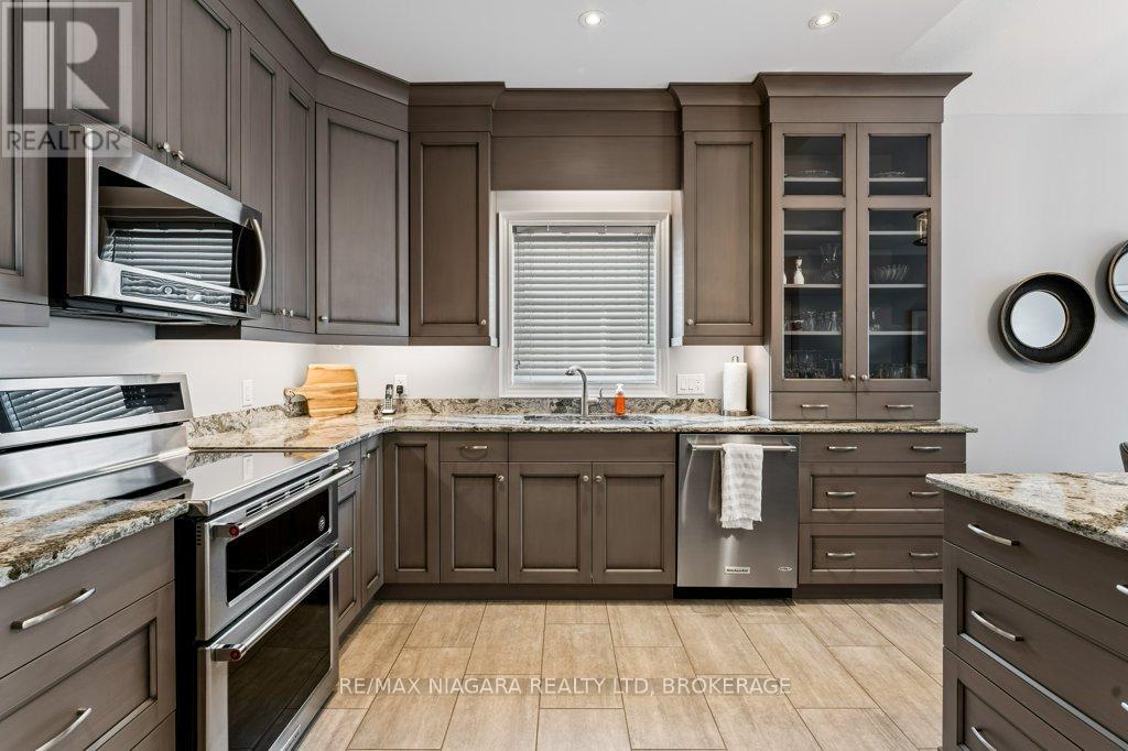 34 Blossom Common, St. Catharines, Ontario  L2M 0B3 - Photo 10 - X12351822