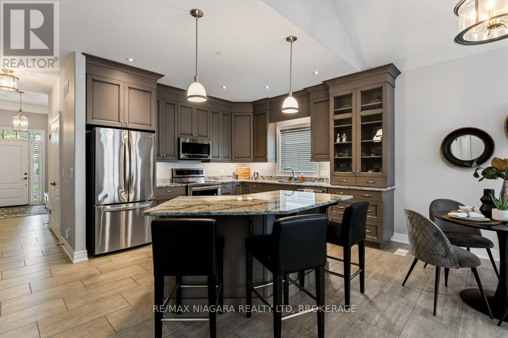 34 Blossom Common, St. Catharines, Ontario  L2M 0B3 - Photo 11 - X12351822