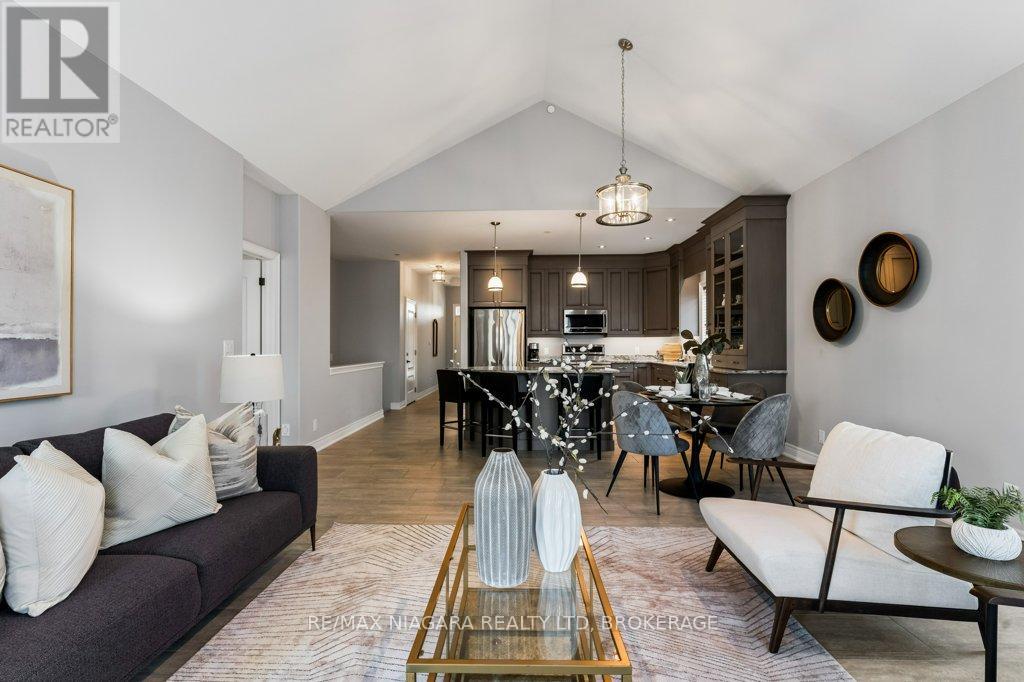 34 Blossom Common, St. Catharines, Ontario  L2M 0B3 - Photo 17 - X12351822