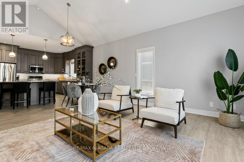 34 Blossom Common, St. Catharines, Ontario  L2M 0B3 - Photo 18 - X12351822
