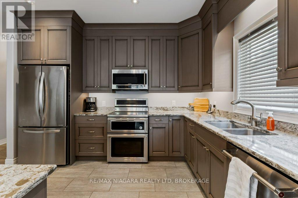 34 Blossom Common, St. Catharines, Ontario  L2M 0B3 - Photo 13 - X12351822