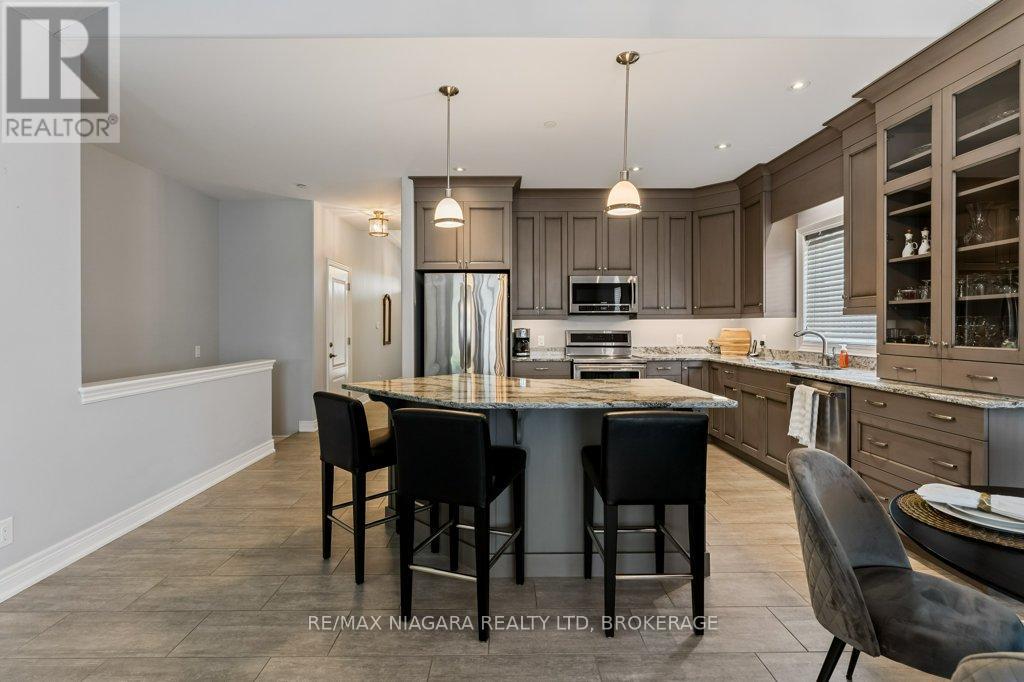 34 Blossom Common, St. Catharines, Ontario  L2M 0B3 - Photo 12 - X12351822