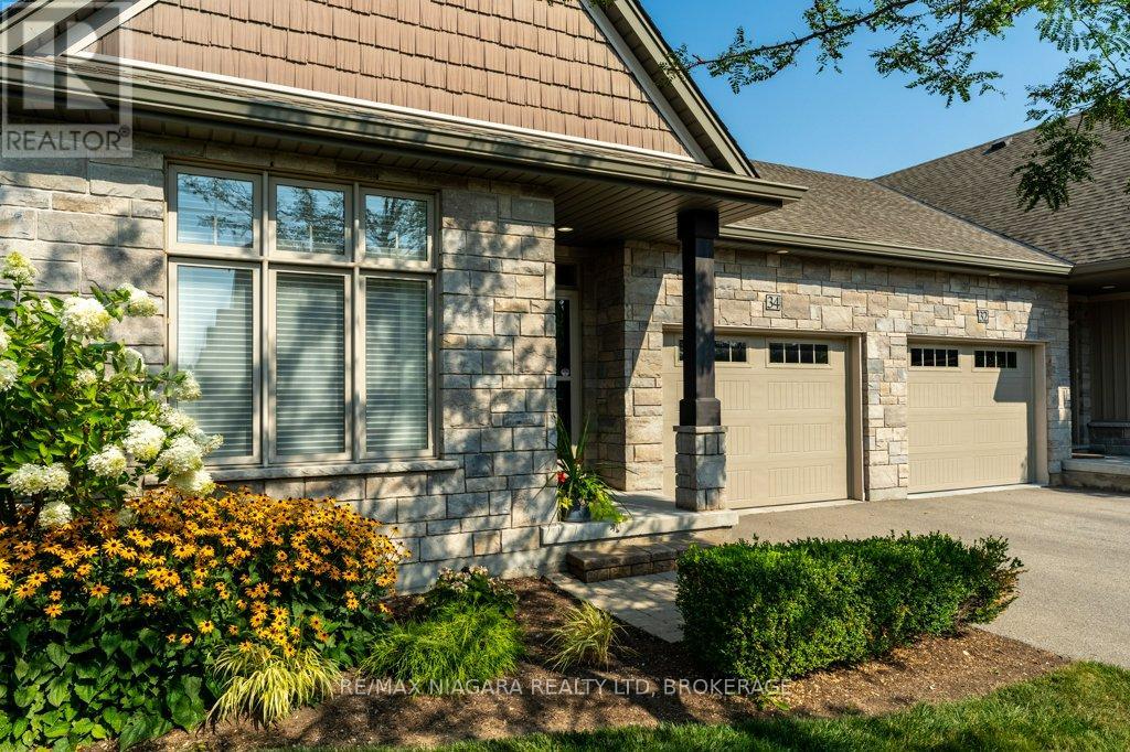 34 Blossom Common, St. Catharines, Ontario  L2M 0B3 - Photo 3 - X12351822