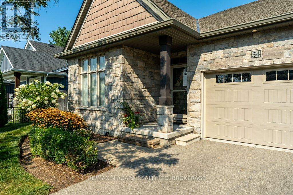 34 Blossom Common, St. Catharines, Ontario  L2M 0B3 - Photo 4 - X12351822
