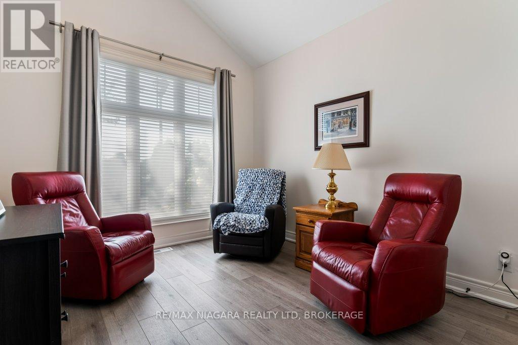 34 Blossom Common, St. Catharines, Ontario  L2M 0B3 - Photo 7 - X12351822