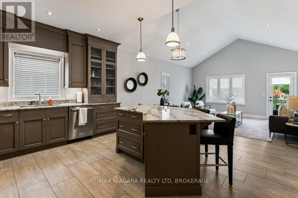 34 Blossom Common, St. Catharines, Ontario  L2M 0B3 - Photo 9 - X12351822