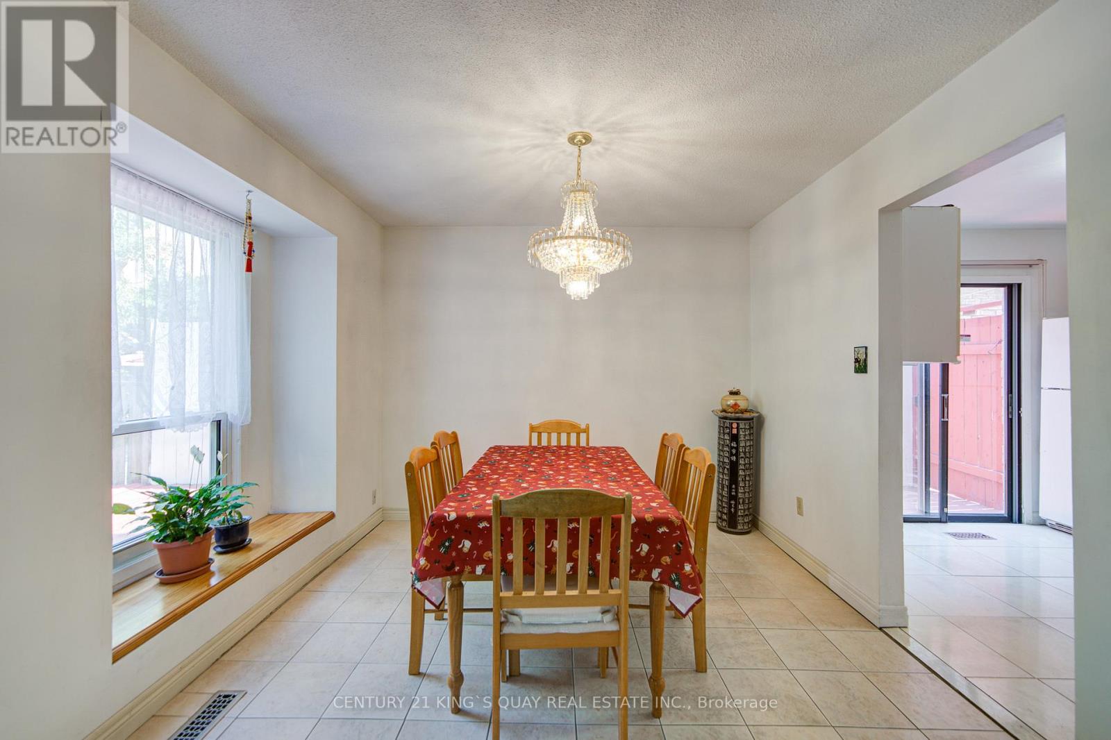 6 Cottsmore Crescent, Markham, Ontario  L3R 3X6 - Photo 17 - N12335961