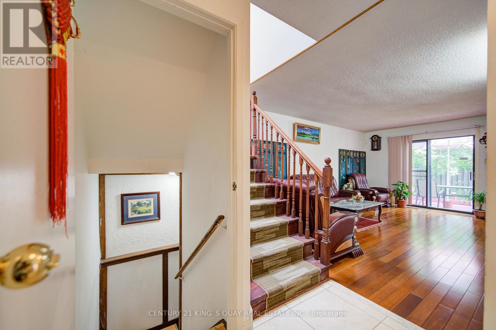 6 Cottsmore Crescent, Markham, Ontario  L3R 3X6 - Photo 12 - N12335961