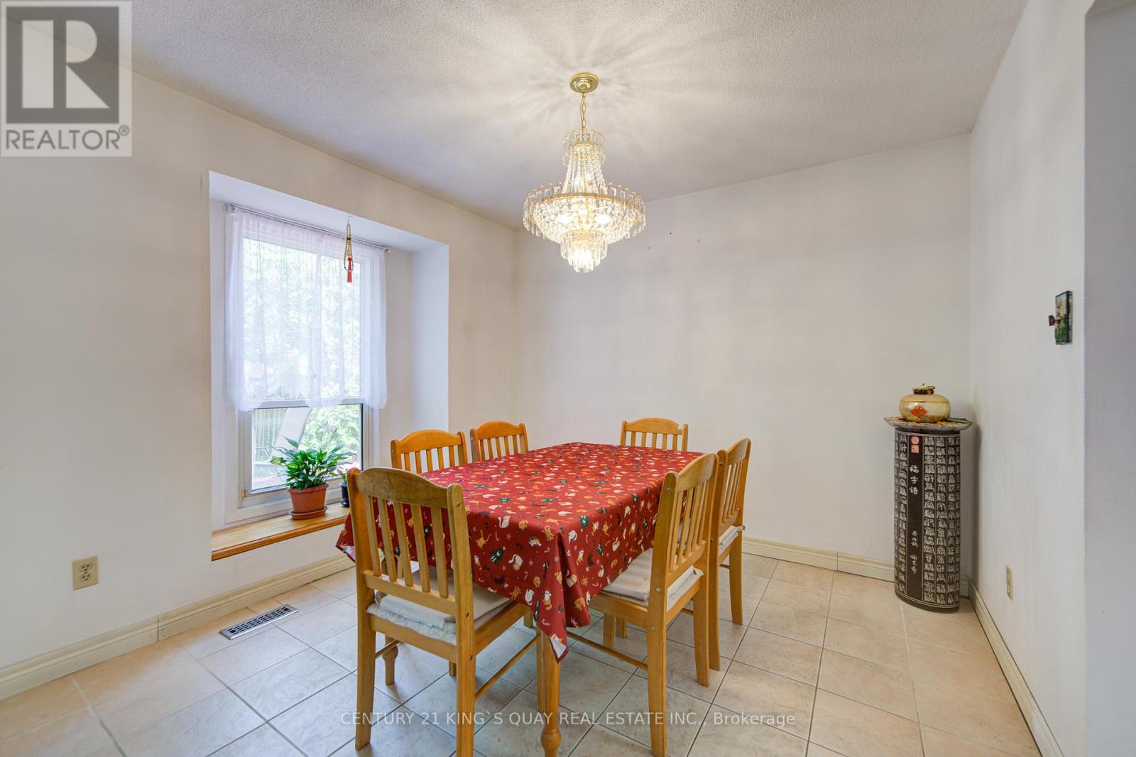6 Cottsmore Crescent, Markham, Ontario  L3R 3X6 - Photo 18 - N12335961