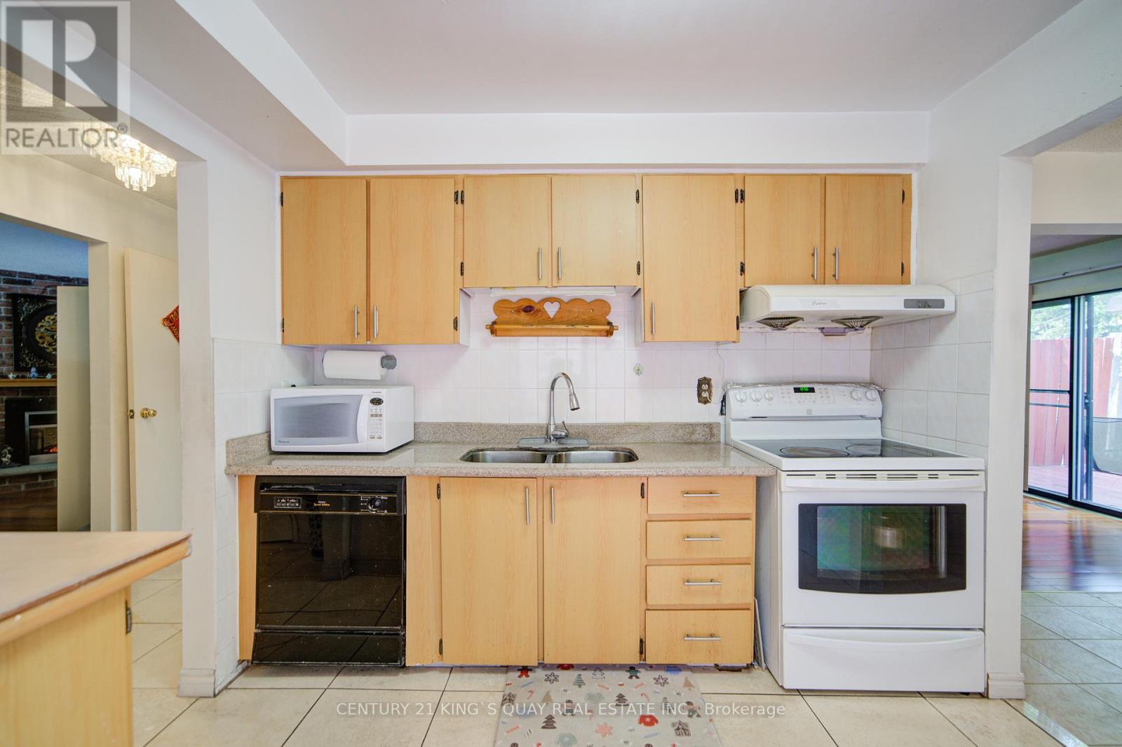 6 Cottsmore Crescent, Markham, Ontario  L3R 3X6 - Photo 24 - N12335961