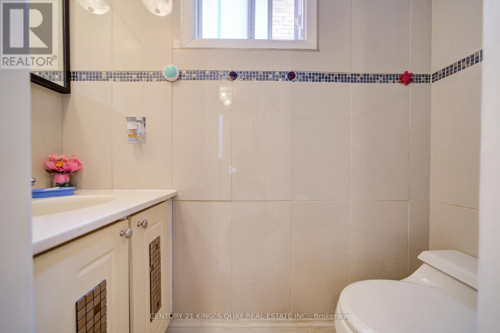 6 Cottsmore Crescent, Markham, Ontario  L3R 3X6 - Photo 7 - N12335961