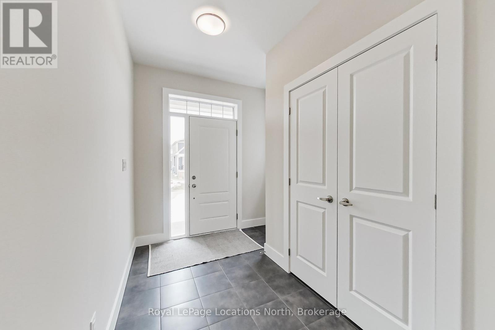 139 White Oak Crescent, Blue Mountains, Ontario  L9Y 5T5 - Photo 5 - X12351889
