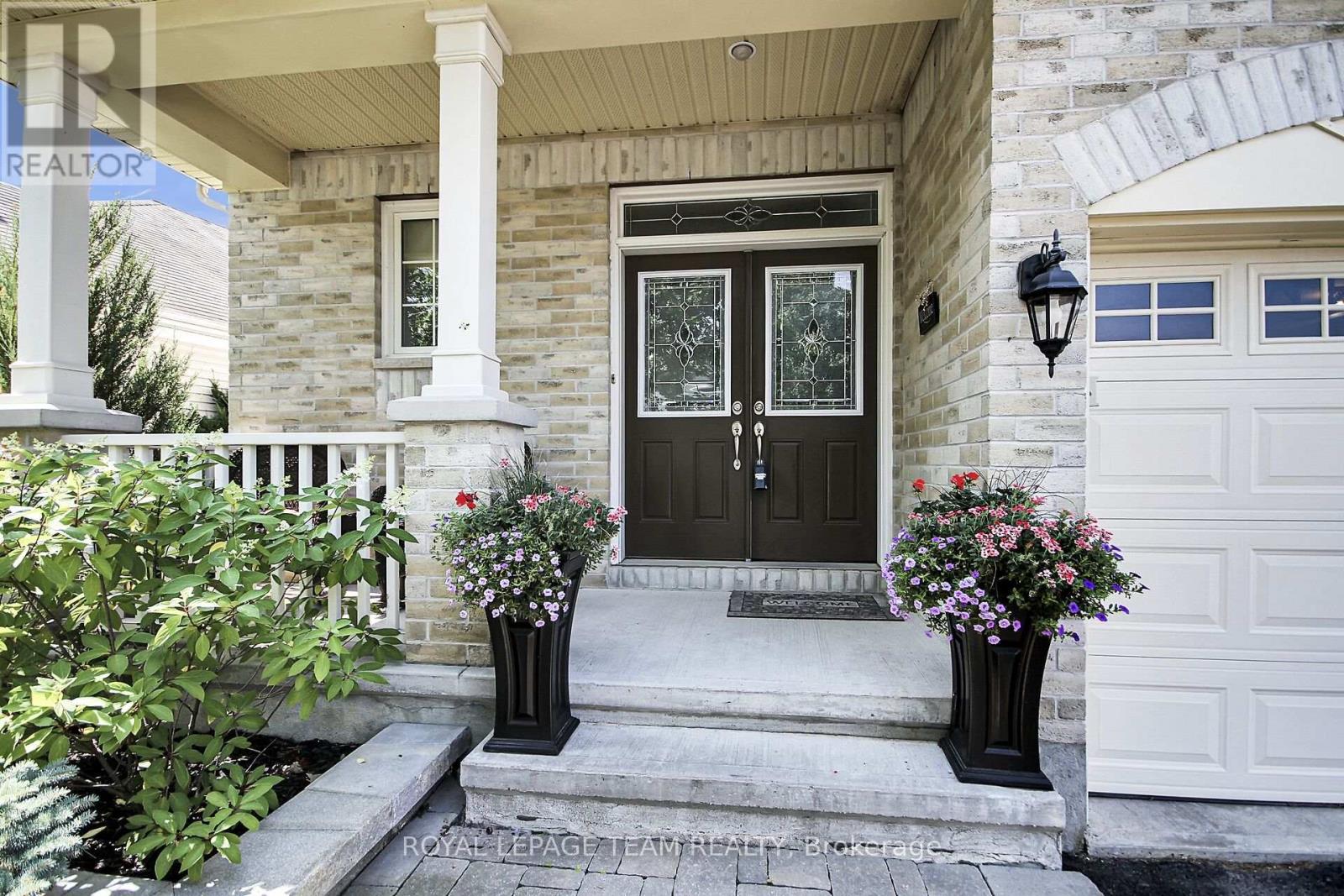 Property at 936 ROSSBURN CRESCENT image 2