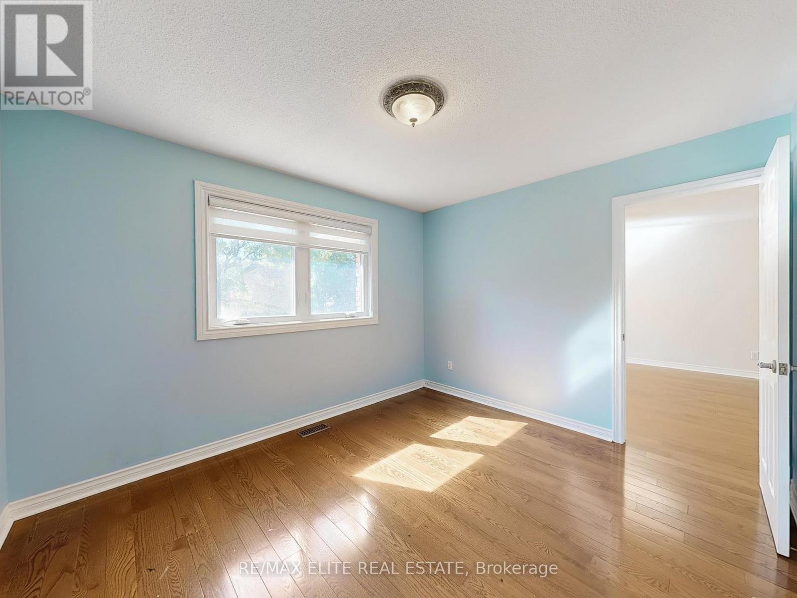 8 Millpond Place, Markham, Ontario L3P 6M4 - Photo 9 - N12351422