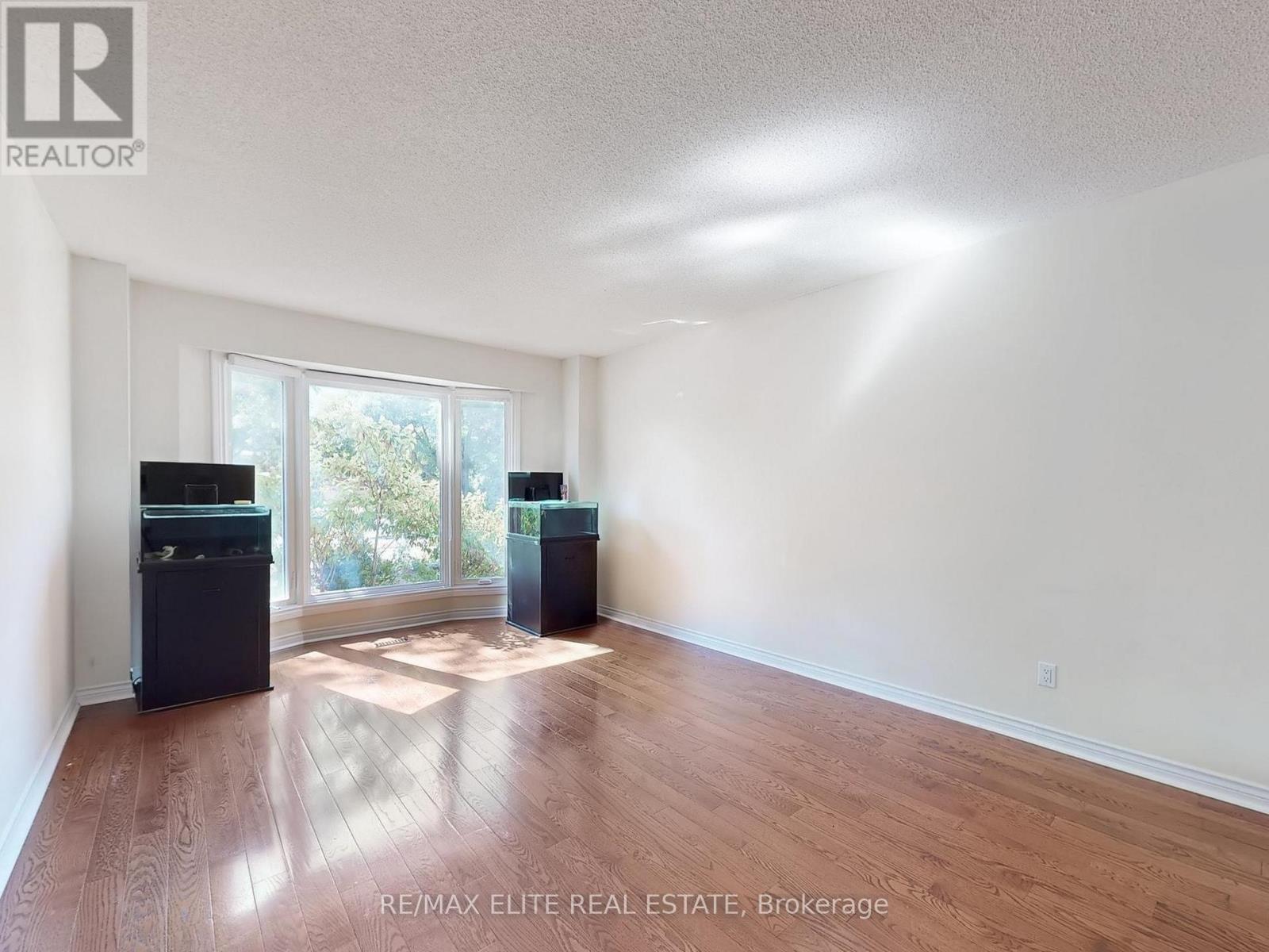 8 Millpond Place, Markham, Ontario L3P 6M4 - Photo 7 - N12351422