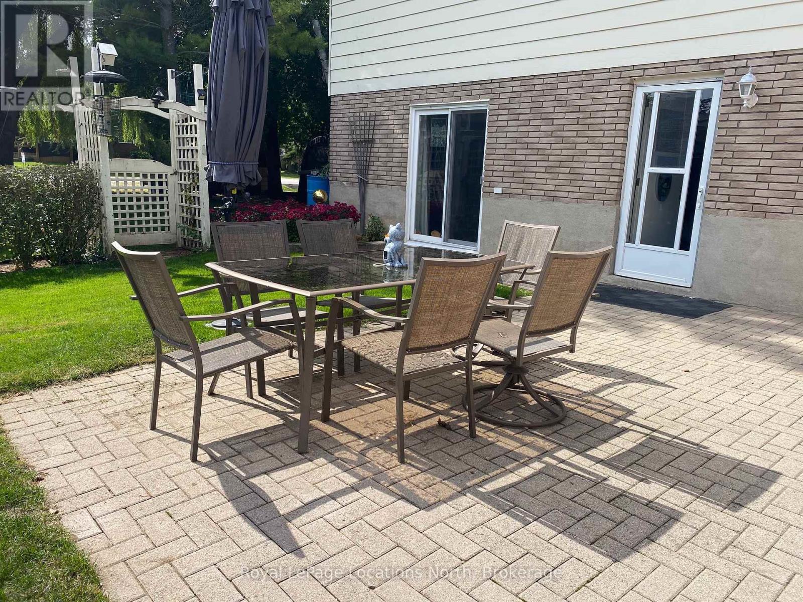 221 John Street, Clearview, Ontario  L0M 1S0 - Photo 6 - S12304584