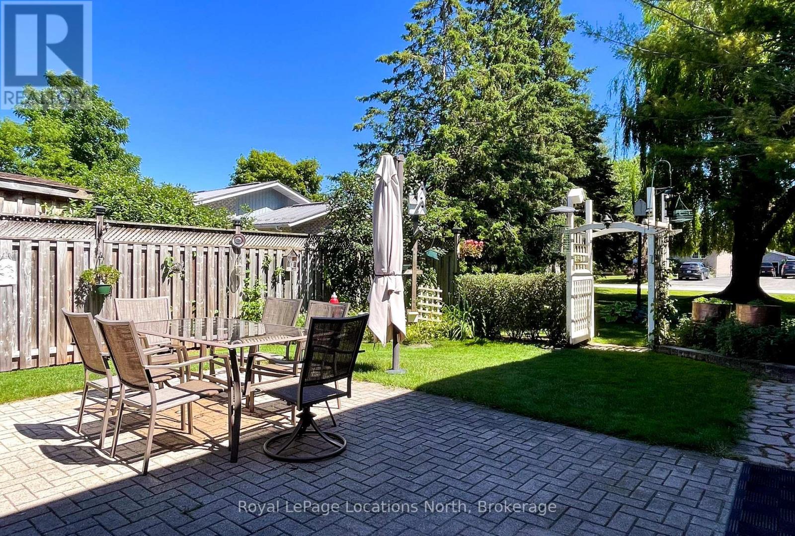 221 John Street, Clearview, Ontario  L0M 1S0 - Photo 7 - S12304584