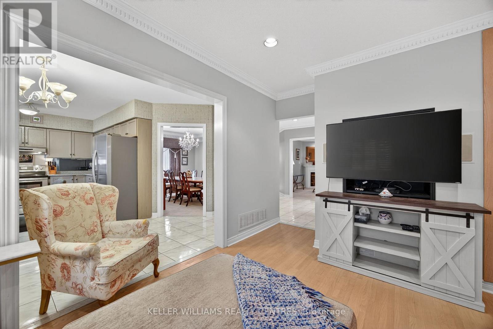 591 Plantation Gate, Newmarket, Ontario  L3X 2C2 - Photo 7 - N12351896