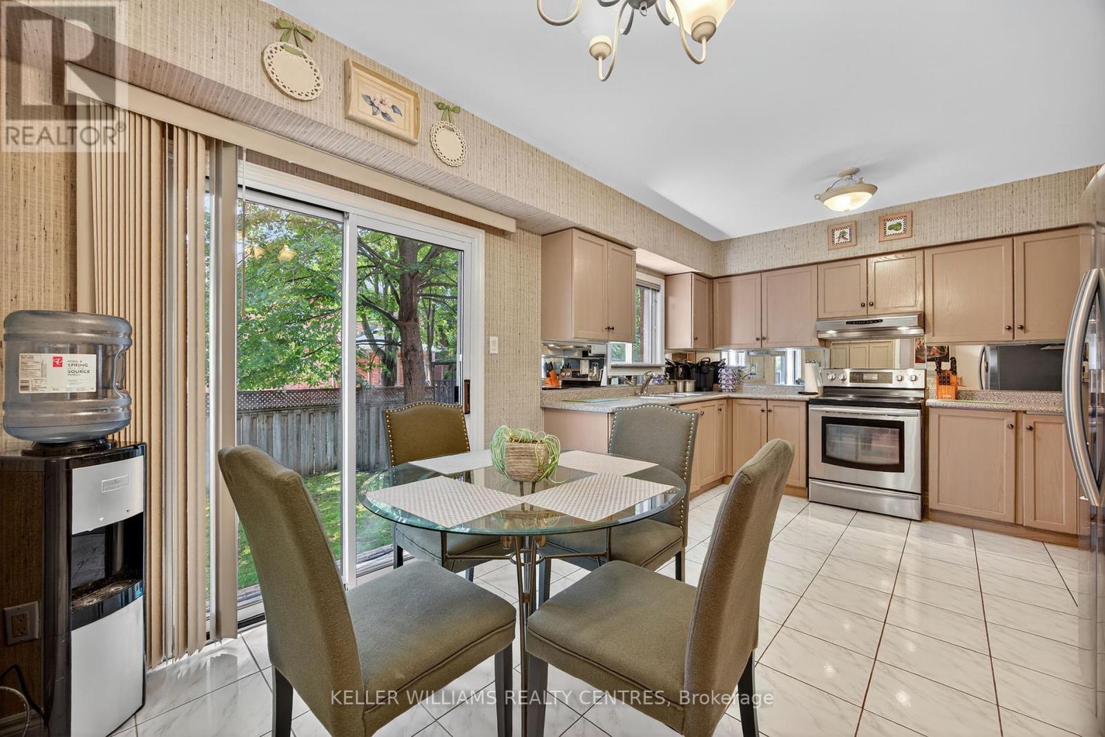 591 Plantation Gate, Newmarket, Ontario  L3X 2C2 - Photo 9 - N12351896