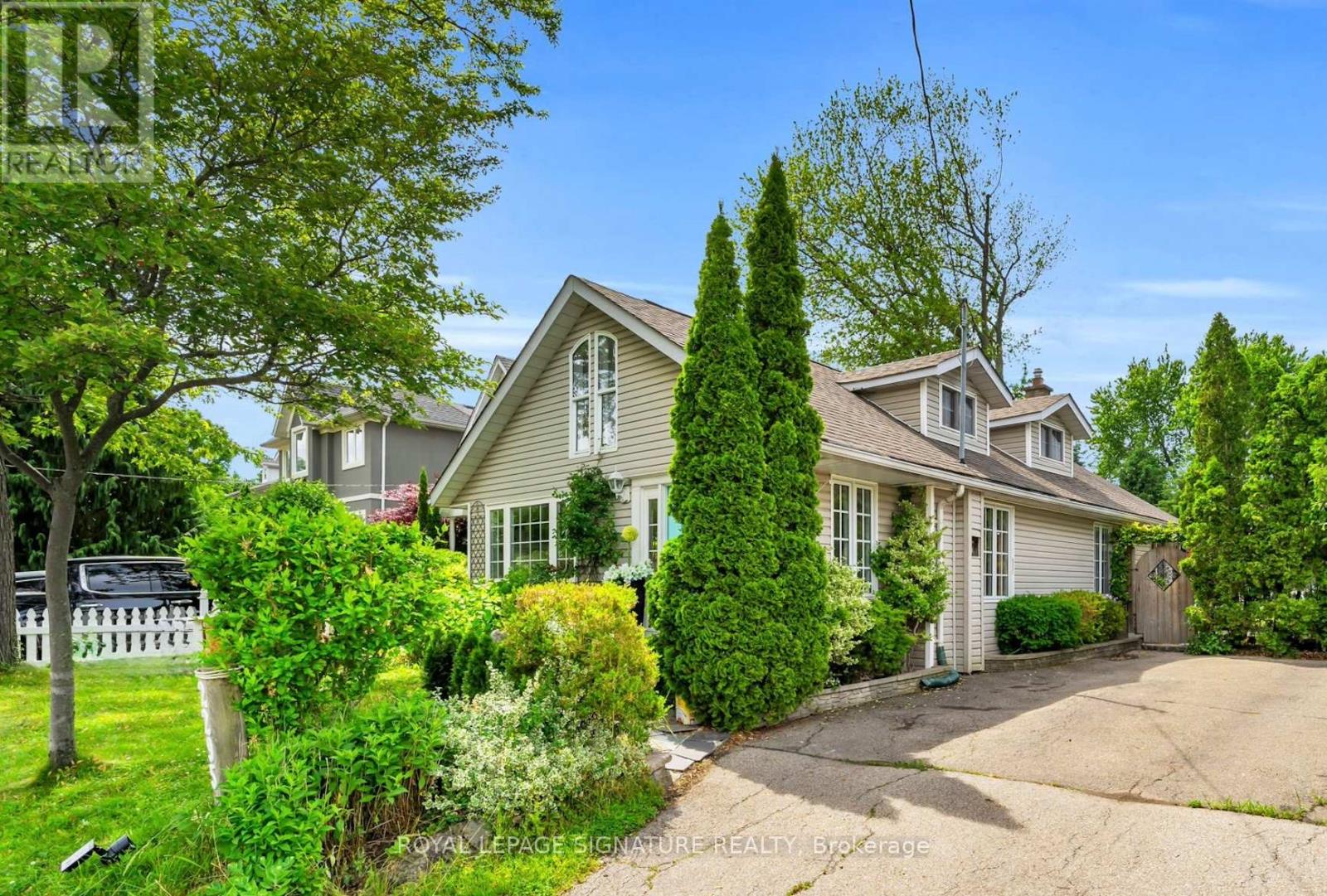 2295 Belyea Street, Oakville, Ontario  L6L 1N7 - Photo 1 - W12326205