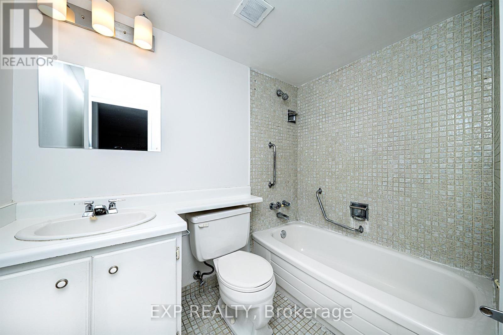 512 - 3 Lisa Street, Brampton, Ontario L6T 4A2 - Photo 17 - W12351885