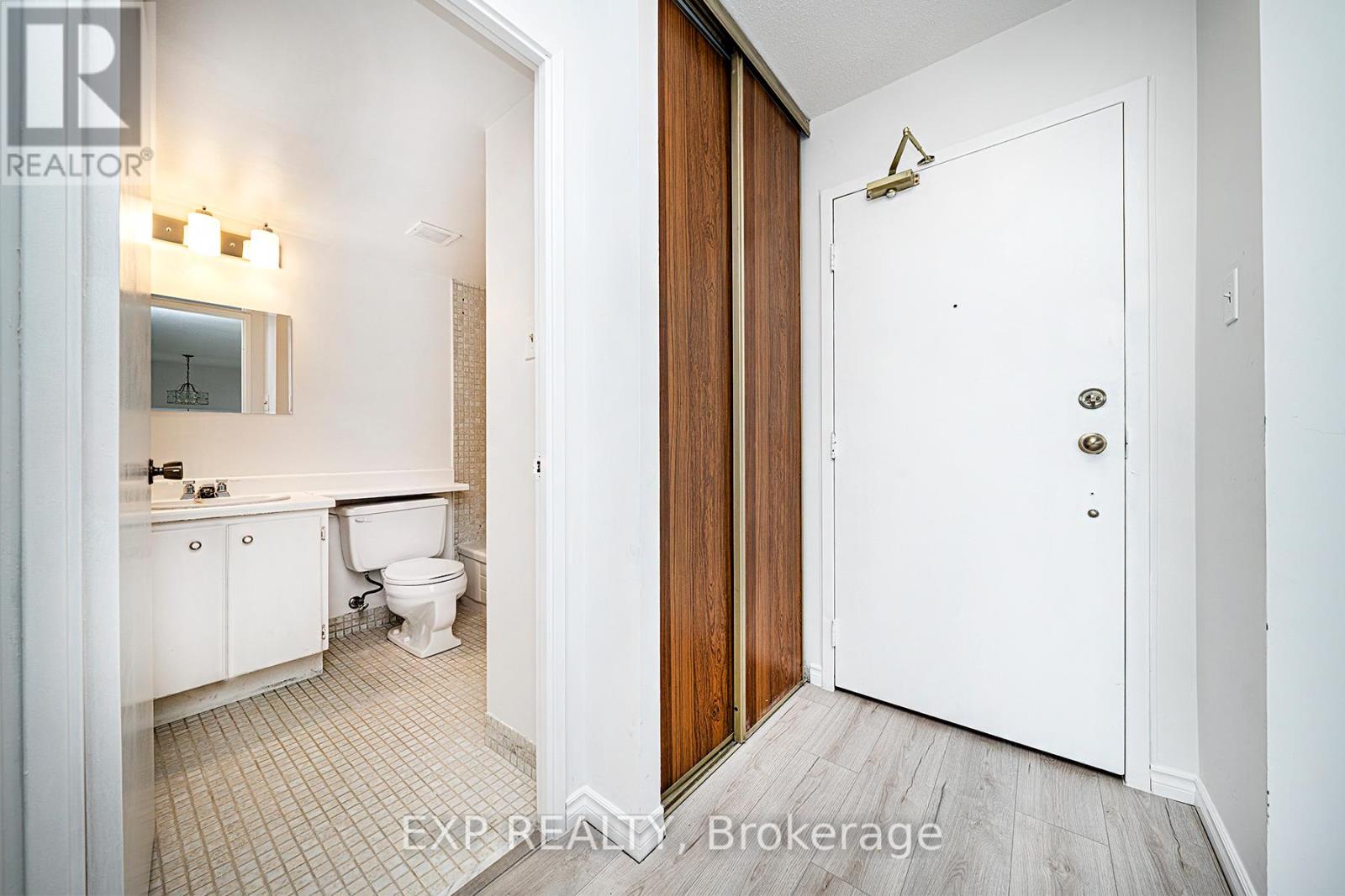 512 - 3 Lisa Street, Brampton, Ontario L6T 4A2 - Photo 4 - W12351885