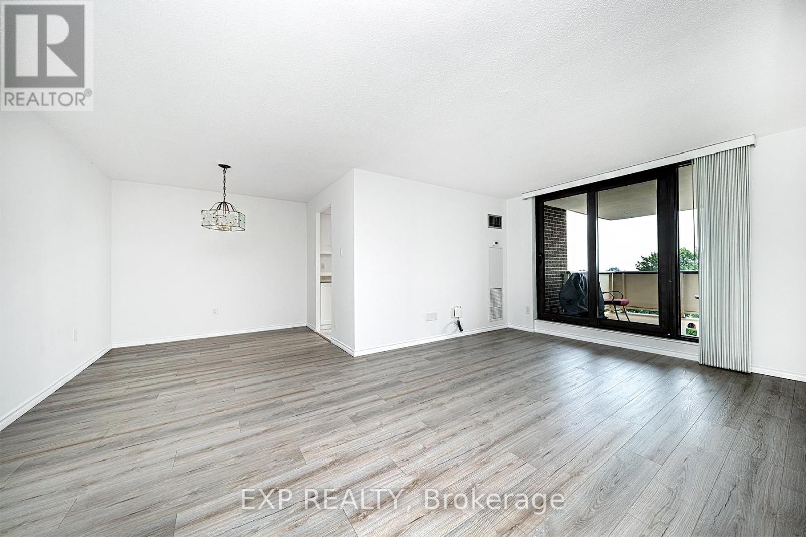 512 - 3 Lisa Street, Brampton, Ontario L6T 4A2 - Photo 5 - W12351885