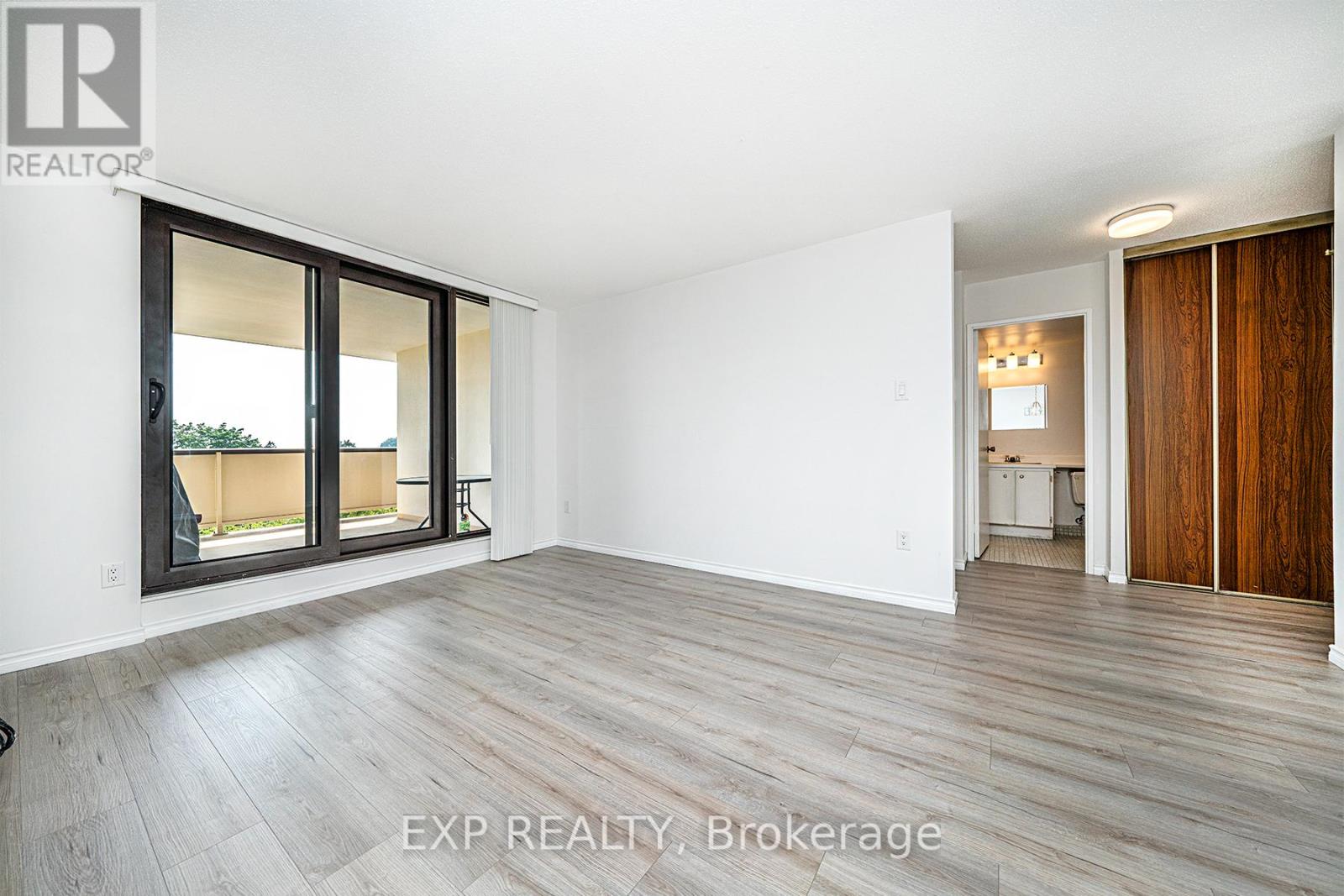 512 - 3 Lisa Street, Brampton, Ontario L6T 4A2 - Photo 6 - W12351885