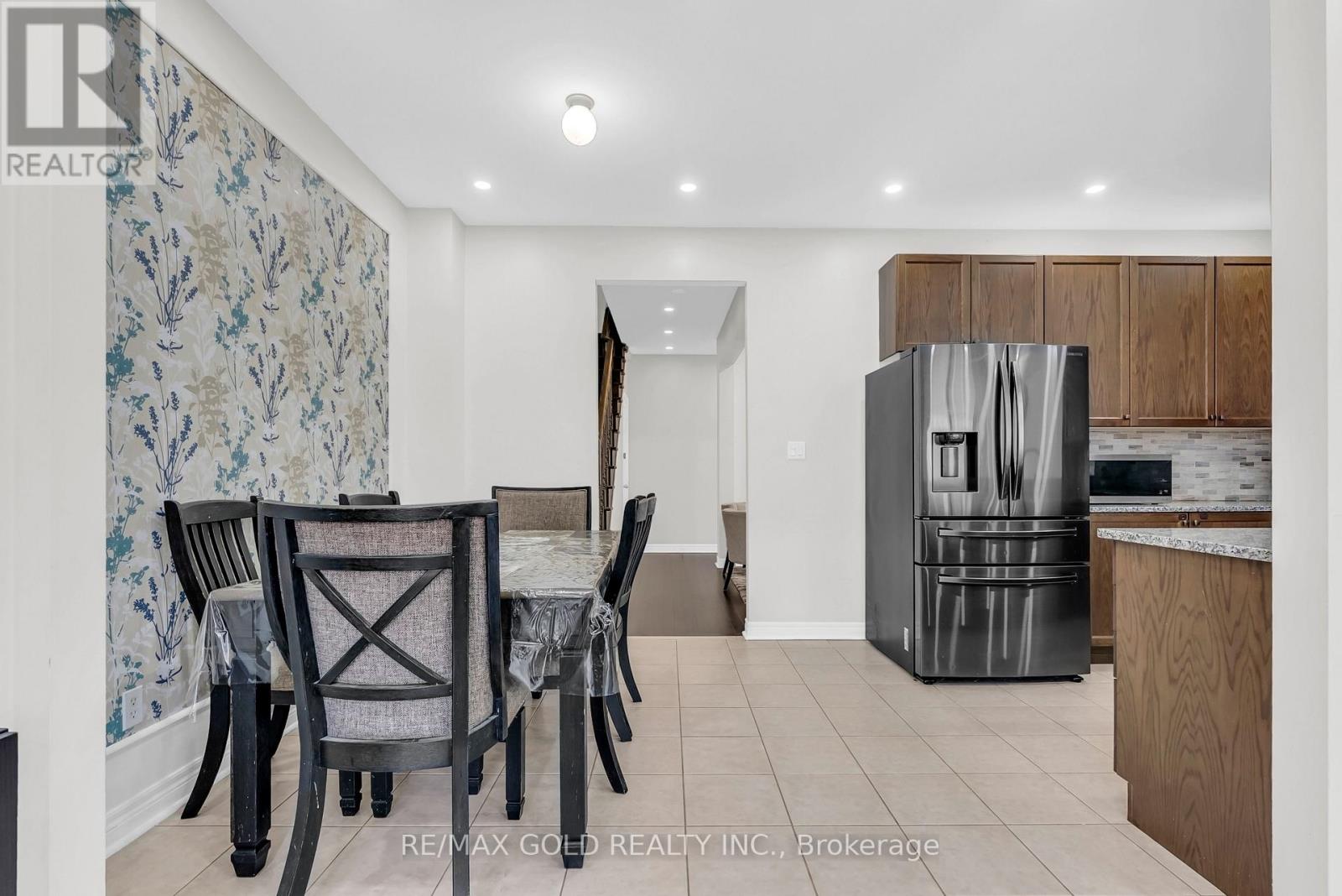 564 Bessborough Drive, Milton, Ontario  L9T 7V2 - Photo 12 - W12307748