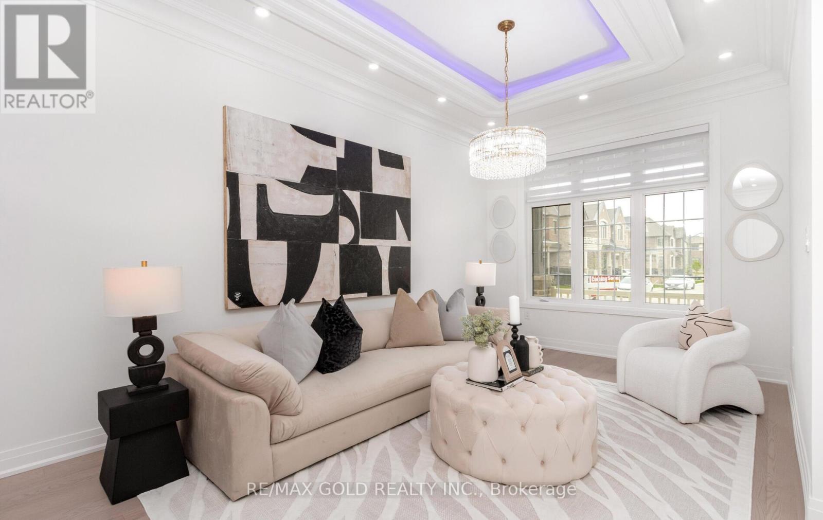 1364 Aymond Crescent, Oakville, Ontario  L6H 7W9 - Photo 4 - W12317460