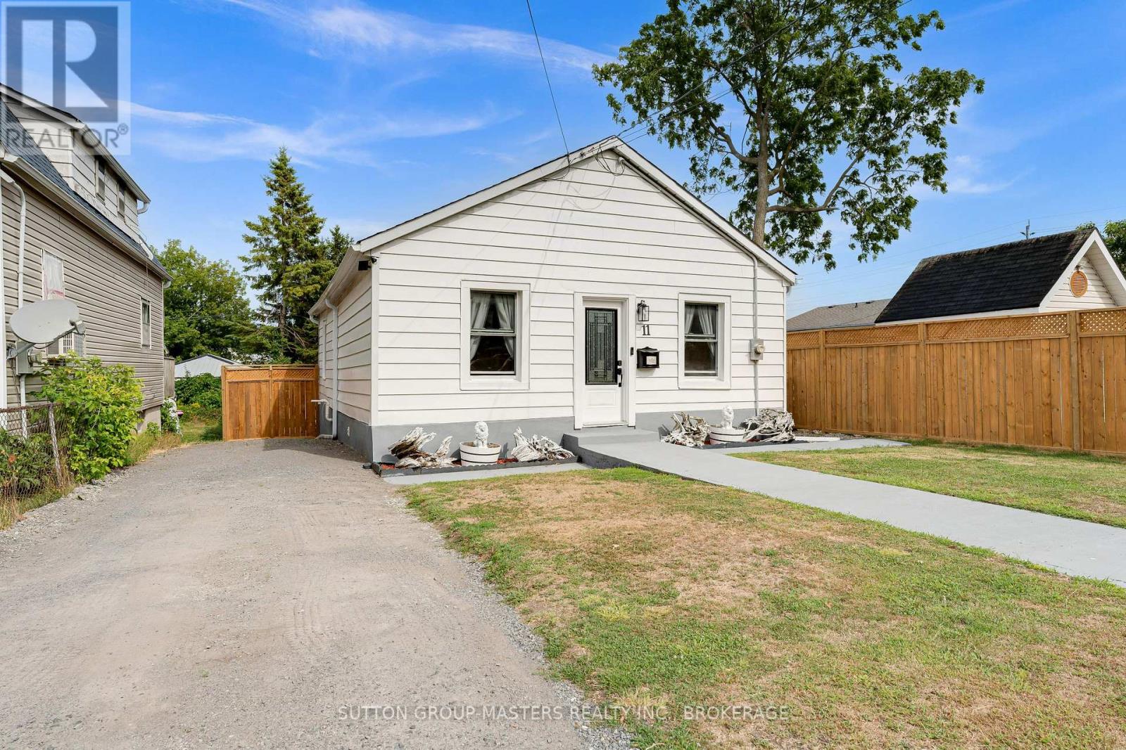 Property at 11 KINGSCOURT AVENUE image 1