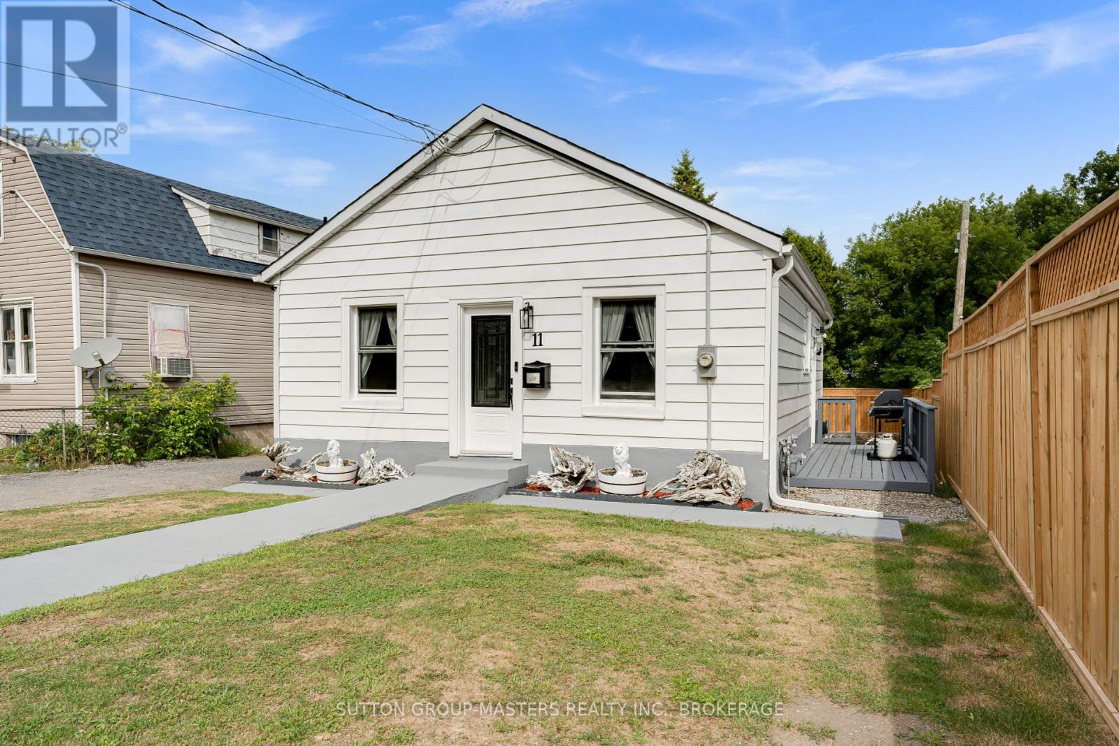 Property at 11 KINGSCOURT AVENUE image 2