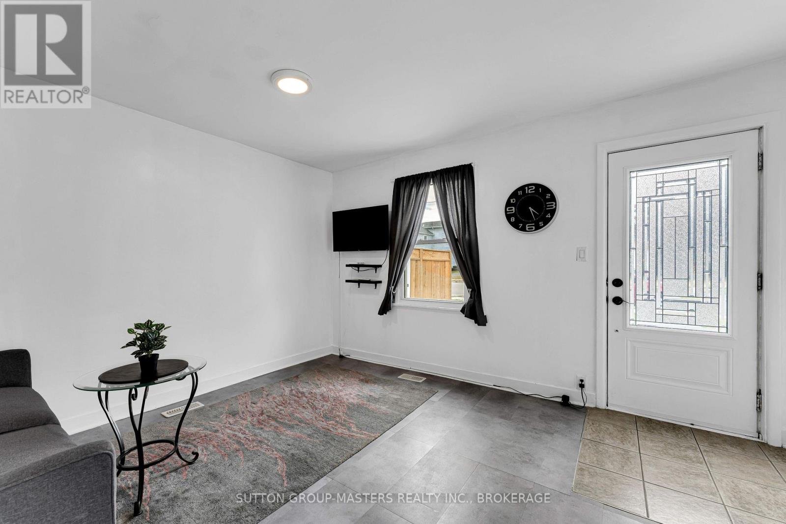 Property at 11 KINGSCOURT AVENUE image 3