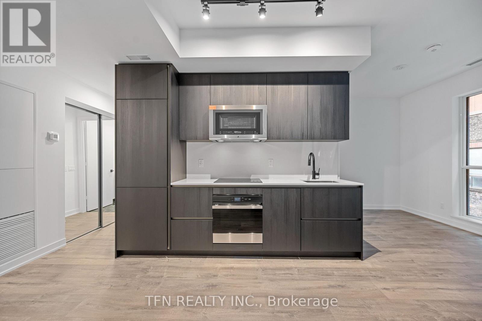 301 - 327 King Street W, Toronto, Ontario M5V 0W7 - Photo 2 - C12351976