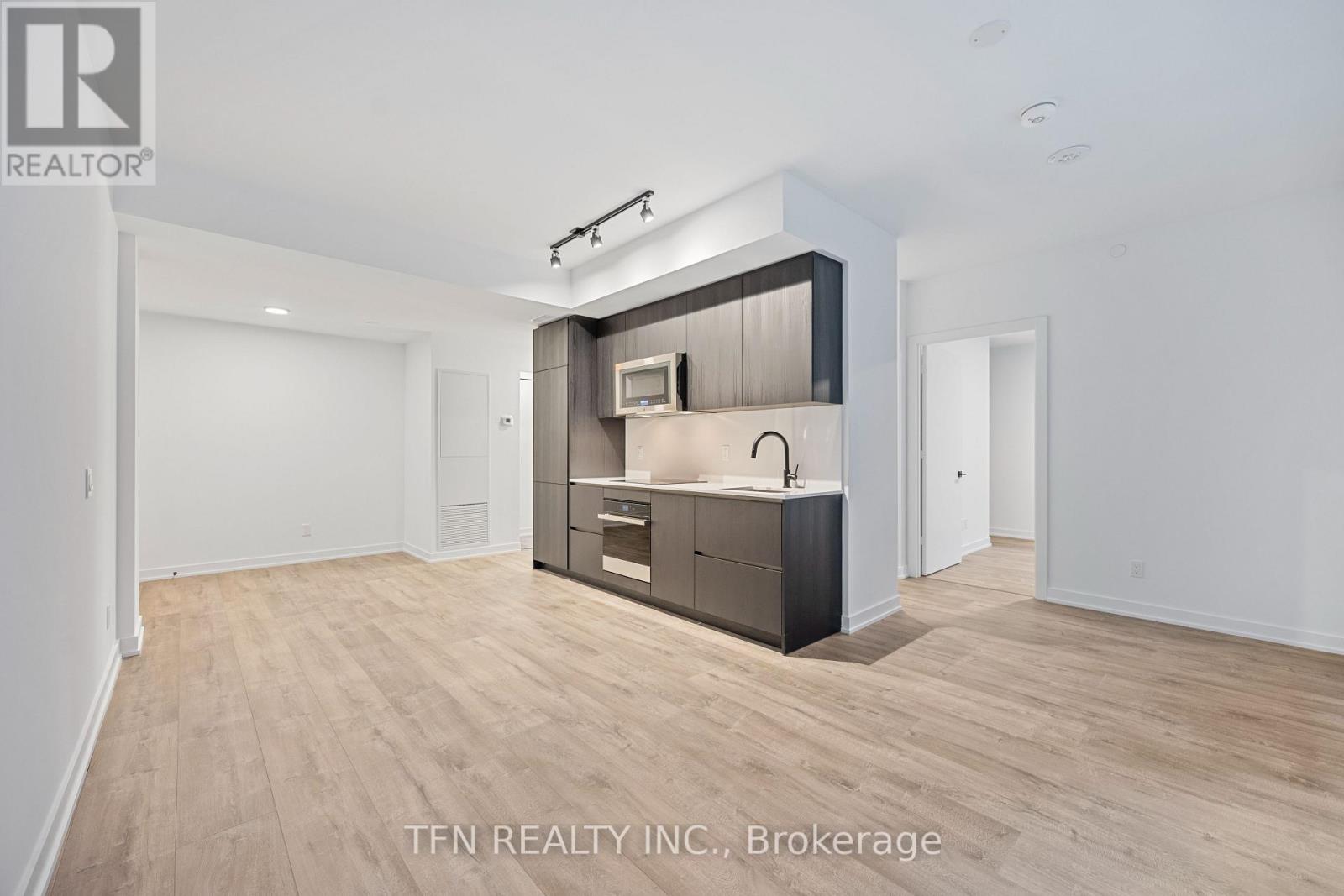 301 - 327 King Street W, Toronto, Ontario M5V 0W7 - Photo 3 - C12351976