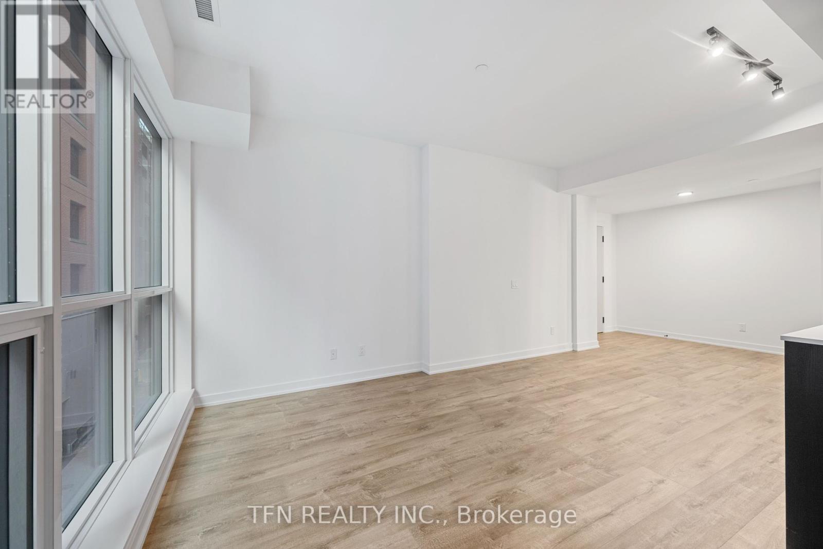 301 - 327 King Street W, Toronto, Ontario M5V 0W7 - Photo 4 - C12351976