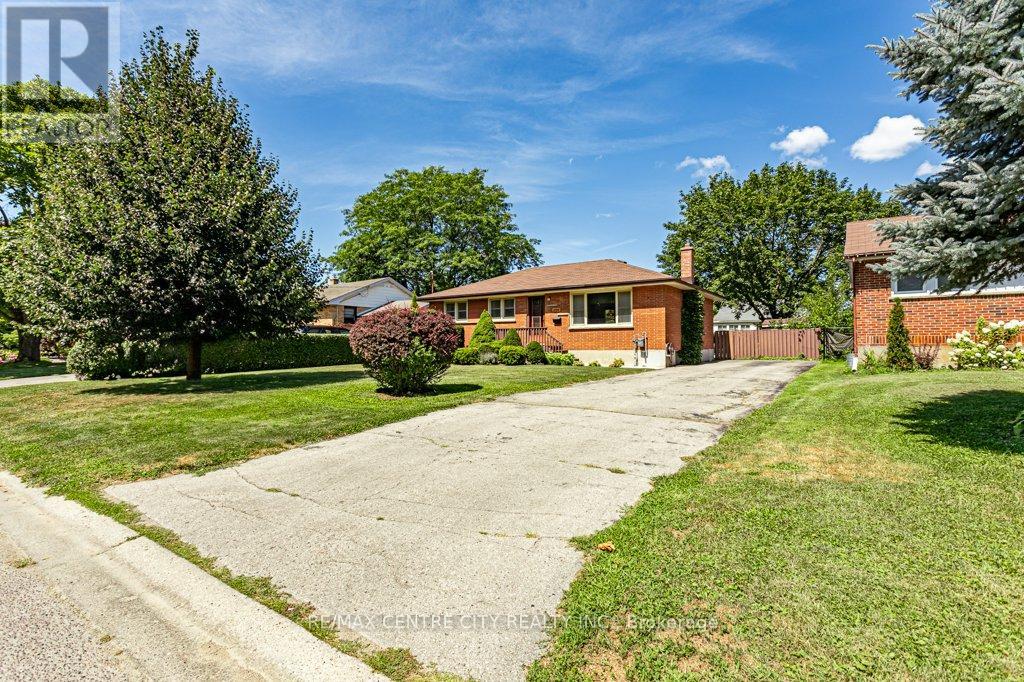 6792 Beattie Street, London South, Ontario  N6P 1A7 - Photo 4 - X12352118