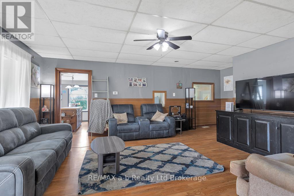 11981 Whittaker Road, Malahide, Ontario  N0L 2J0 - Photo 10 - X12352126