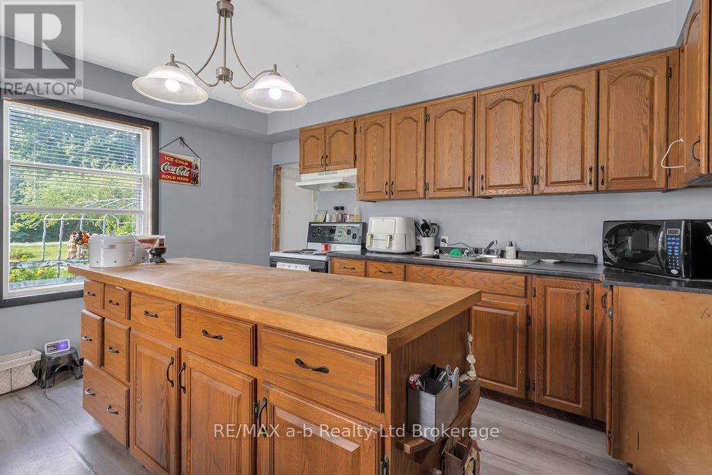 11981 Whittaker Road, Malahide, Ontario  N0L 2J0 - Photo 13 - X12352126